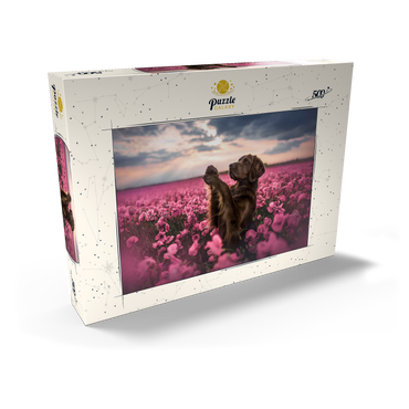 Darstellung des Puzzle Motivs Chocolate Labrador in Blooming Pink Field 500 Puzzle Schachtel Ansicht2