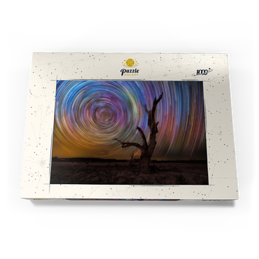 Darstellung des Puzzle Motivs Colorful Star Trails Above Barren Tree – Night Sky Spiral 1000 Puzzle Schachtel Ansicht3