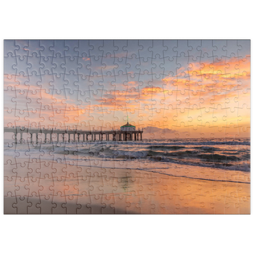 Darstellung des Puzzle Motivs puzzleplate Manhattan Beach Pier at Sunset with Holiday Lights 200 Puzzle