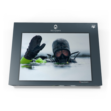 Darstellung des Puzzle Motivs Under ice diving 500 Puzzle Schachtel Ansicht3