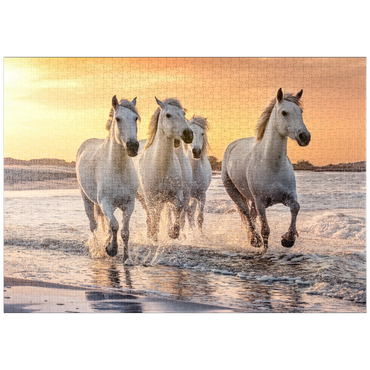 Darstellung des Puzzle Motivs puzzleplate Weiße Camargue Pferde galoppieren am Strand, Frankreich 1000 Puzzle