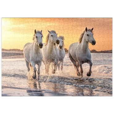 Darstellung des Puzzle Motivs puzzleplate Weiße Camargue Pferde galoppieren am Strand, Frankreich 500 Puzzle