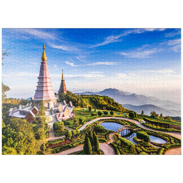 Darstellung des Puzzle Motivs puzzleplate Landschaft mit zwei Pagoden auf dem Gipfel des Inthanon-Bergs, Chiang Mai, Thailand 1000 Puzzle