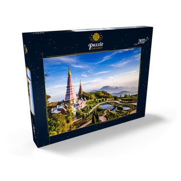 Darstellung des Puzzle Motivs Landschaft mit zwei Pagoden auf dem Gipfel des Inthanon-Bergs, Chiang Mai, Thailand 200 Puzzle Schachtel Ansicht2