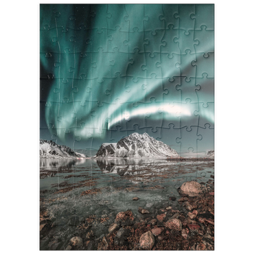 Darstellung des Puzzle Motivs puzzleplate Nordlicht, Aurora borealis über erstaunlicher Landschaft in Lofoten, Norwegen 100 Puzzle