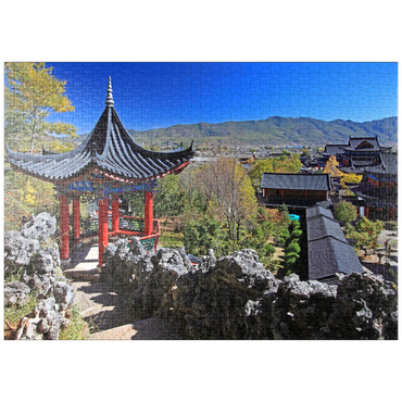 Darstellung des Puzzle Motivs puzzleplate Aussichtspavillon über der Residenz der Naxi Herrscher Mu in der Altstadt Dayan in Lijiang, Provinz Yunnan, China 1000 Puzzle