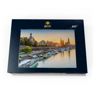 Darstellung des Puzzle Motivs Brühlsche Terrasse an der Elbe mit der Frauenkirche, Schloss und der Hofkirche bei Sonnenuntergang 1000 Puzzle Schachtel Ansicht3