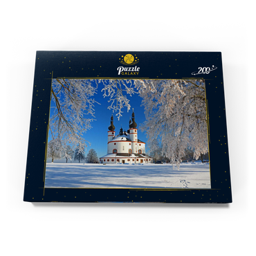 Darstellung des Puzzle Motivs Dreifaltigkeitskirche Kappl - Wallfahrtskirche der Heiligsten Dreifaltigkeit im Winter bei Waldsassen 200 Puzzle Schachtel Ansicht3