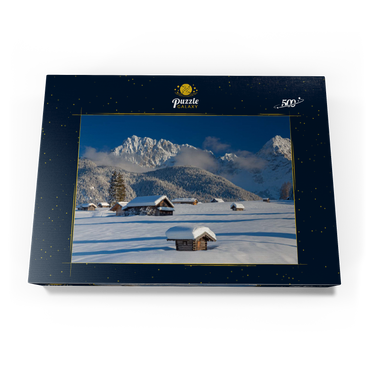 Darstellung des Puzzle Motivs Heustadel auf den Buckelwiesen bei Mittenwald gegen Wörner (2474m) und Karwendelgebirge 500 Puzzle Schachtel Ansicht3
