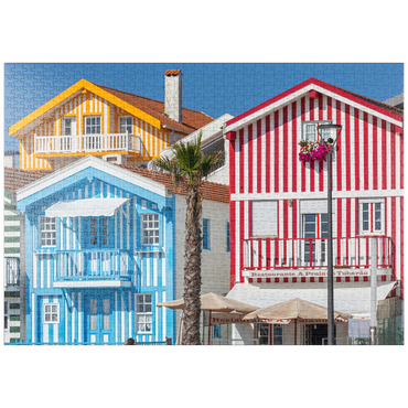 Darstellung des Puzzle Motivs puzzleplate Bunte Holzhäuser im Bade- und Fischerort Costa Nova an der Atlantikküste 1000 Puzzle
