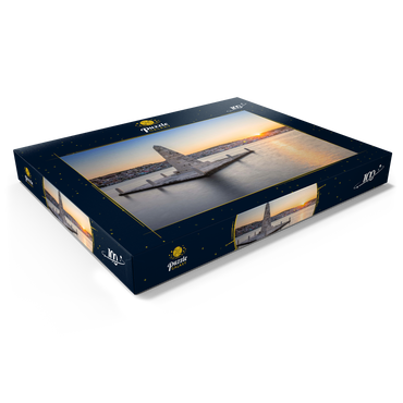 Darstellung des Puzzle Motivs Obelisk in der Bucht von Argostoli im Sonnenuntergang, Insel Kefalonia, Ionische Inseln, Griechenland 100 Puzzle Schachtel Ansicht1