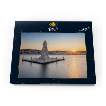 Darstellung des Puzzle Motivs Obelisk in der Bucht von Argostoli im Sonnenuntergang, Insel Kefalonia, Ionische Inseln, Griechenland 100 Puzzle Schachtel Ansicht3
