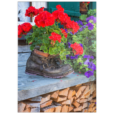 Darstellung des Puzzle Motivs puzzleplate Alter Wanderstiefel mit Geranien in Oberstdorf 100 Puzzle