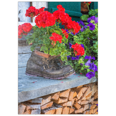 Darstellung des Puzzle Motivs puzzleplate Alter Wanderstiefel mit Geranien in Oberstdorf 500 Puzzle