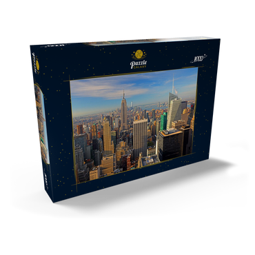 Darstellung des Puzzle Motivs Blick vom Rockefeller Center zum Empire State Building und One World Trade Center, Manhattan, New York City, USA 1000 Puzzle Schachtel Ansicht2