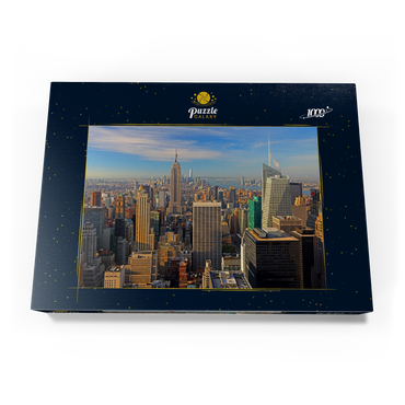 Darstellung des Puzzle Motivs Blick vom Rockefeller Center zum Empire State Building und One World Trade Center, Manhattan, New York City, USA 1000 Puzzle Schachtel Ansicht3