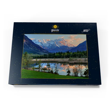 Darstellung des Puzzle Motivs Sieben Quellen im Loisachtal bei Eschenlohe gegen Zugspitzgruppe im Abendlicht 1000 Puzzle Schachtel Ansicht3