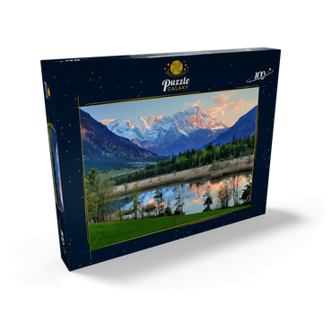 Darstellung des Puzzle Motivs Sieben Quellen im Loisachtal bei Eschenlohe gegen Zugspitzgruppe im Abendlicht 100 Puzzle Schachtel Ansicht2