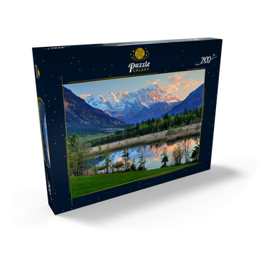 Darstellung des Puzzle Motivs Sieben Quellen im Loisachtal bei Eschenlohe gegen Zugspitzgruppe im Abendlicht 200 Puzzle Schachtel Ansicht2