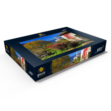 Darstellung des Puzzle Motivs Blick zur Dorfkirche im Bergdorf Soglio, Bregaglia im Bergell Tal, Engadin, Kanton Graubünden, Schweiz 1000 Puzzle Schachtel Ansicht1