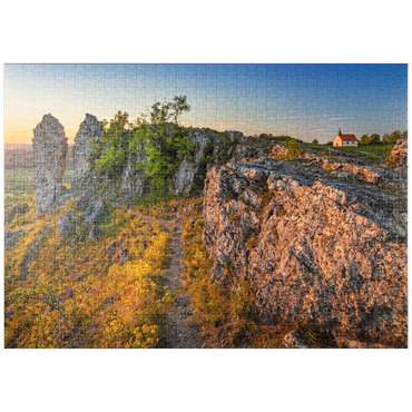 Darstellung des Puzzle Motivs puzzleplate Abend auf dem Zeugenberg Ehrenbürg, auch Walberla genannt, mit der Walburgiskapelle 1000 Puzzle