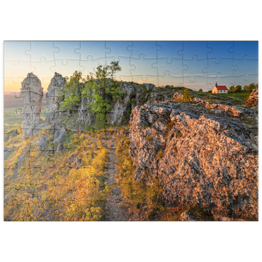 Darstellung des Puzzle Motivs puzzleplate Abend auf dem Zeugenberg Ehrenbürg, auch Walberla genannt, mit der Walburgiskapelle 100 Puzzle