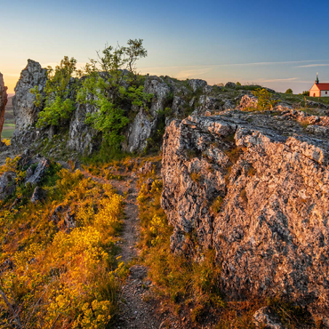 Darstellung des Puzzle Motivs Abend auf dem Zeugenberg Ehrenbürg, auch Walberla genannt, mit der Walburgiskapelle 100 Puzzle 3D Modell