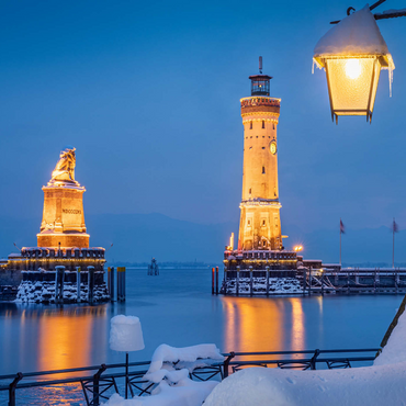Darstellung des Puzzle Motivs Hafeneinfahrt mit Leuchtturm und Löwenstatue an einem Winterabend, Lindau 1000 Puzzle 3D Modell