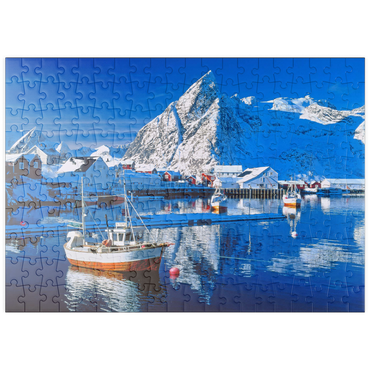 Darstellung des Puzzle Motivs puzzleplate Sakrisoy Hafen bei Reine mit Olstinden (674m) 200 Puzzle