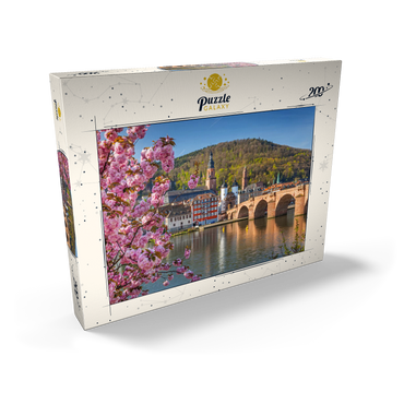 Darstellung des Puzzle Motivs Japanische Zierkirsche am Neckarufer mit Blick zur Heidelberger Altstadt und Alte Brücke 200 Puzzle Schachtel Ansicht2