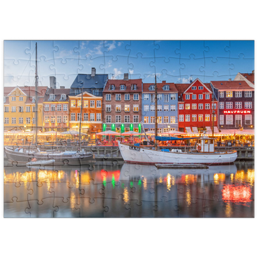 Darstellung des Puzzle Motivs puzzleplate Abend am Stichkanal Nyhavn im Stadtteil Frederiksstaden 100 Puzzle