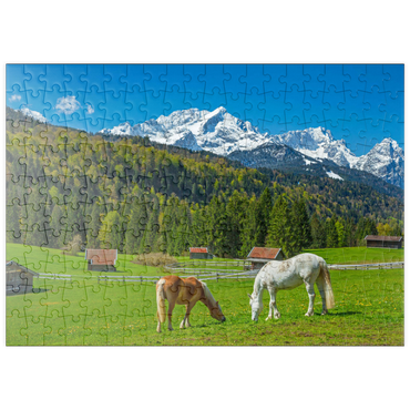 Darstellung des Puzzle Motivs puzzleplate Pferde bei Kaltenbrunn gegen Zugspitzgruppe (2962m), Garmisch-Partenkirchen 200 Puzzle