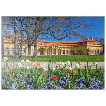 Darstellung des Puzzle Motivs puzzleplate Schlossgarten mit der Orangerie im Frühling zur Zeit der Tulpenblüte 100 Puzzle