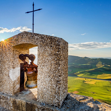 Darstellung des Puzzle Motivs Blick vom Castillo de Monjardin im Sonnenaufgang 100 Puzzle 3D Modell
