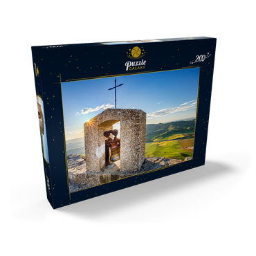 Darstellung des Puzzle Motivs Blick vom Castillo de Monjardin im Sonnenaufgang 200 Puzzle Schachtel Ansicht2