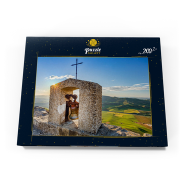 Darstellung des Puzzle Motivs Blick vom Castillo de Monjardin im Sonnenaufgang 200 Puzzle Schachtel Ansicht3