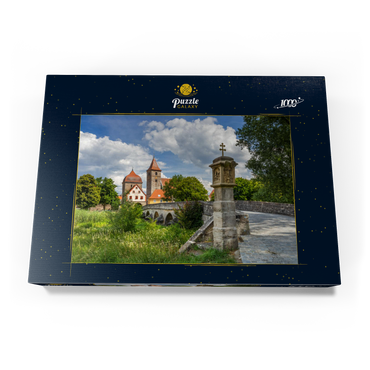 Darstellung des Puzzle Motivs Altmühlbrücke in Ornbau mit dem Stadttor in die Altstadt am Altmühl Radweg 1000 Puzzle Schachtel Ansicht3
