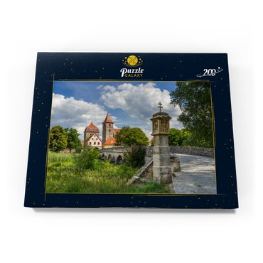 Darstellung des Puzzle Motivs Altmühlbrücke in Ornbau mit dem Stadttor in die Altstadt am Altmühl Radweg 200 Puzzle Schachtel Ansicht3