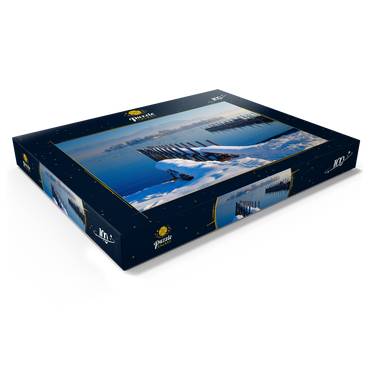 Darstellung des Puzzle Motivs Bootsanleger in Gstadt am Chiemsee mit Blick zur Fraueninsel gegen Hochgern 100 Puzzle Schachtel Ansicht1