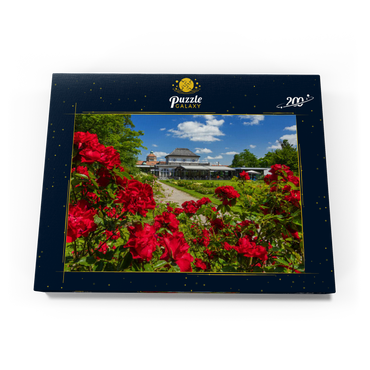 Darstellung des Puzzle Motivs Café im Botanischen Garten zur Zeit der Rosenblüte 200 Puzzle Schachtel Ansicht3