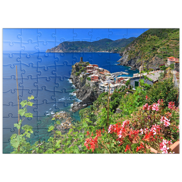 Darstellung des Puzzle Motivs puzzleplate Küstenlandschaft mit Blick auf Vernazza, Italienische Riviera, Cinque Terre, Ligurien, Italien 100 Puzzle