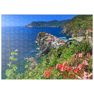 Darstellung des Puzzle Motivs puzzleplate Küstenlandschaft mit Blick auf Vernazza, Italienische Riviera, Cinque Terre, Ligurien, Italien 200 Puzzle