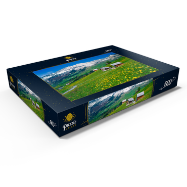 Darstellung des Puzzle Motivs Bauernhöfe gegen Mattstock (1936m), Amden, Kanton St. Gallen, Schweiz 500 Puzzle Schachtel Ansicht1