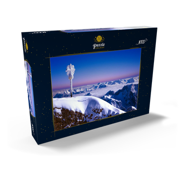 Darstellung des Puzzle Motivs Gipfelkreuz der Zugspitze gegen Bayerische- und Österreichische Alpen, Oberbayern, Bayern, Deutschland 1000 Puzzle Schachtel Ansicht2