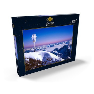 Darstellung des Puzzle Motivs Gipfelkreuz der Zugspitze gegen Bayerische- und Österreichische Alpen, Oberbayern, Bayern, Deutschland 200 Puzzle Schachtel Ansicht2