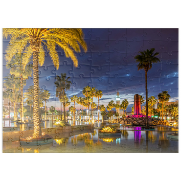 Darstellung des Puzzle Motivs puzzleplate Brunnen mit Palmen am Abend, Aqaba, Golf von Aqaba, Jordanien 100 Puzzle