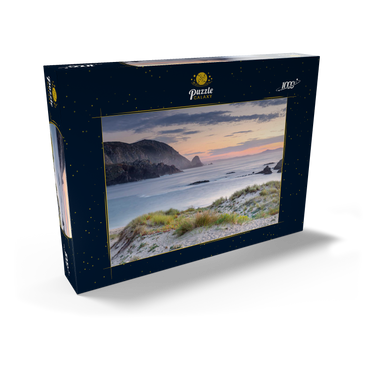 Darstellung des Puzzle Motivs Abend am Strand Praia de A Mouriillá bei Valdoviño 1000 Puzzle Schachtel Ansicht2