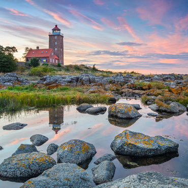 Darstellung des Puzzle Motivs Felsenküste am Svaneke Gamle Fyr, alter Leuchtturm bei Sonnenuntergang 200 Puzzle 3D Modell