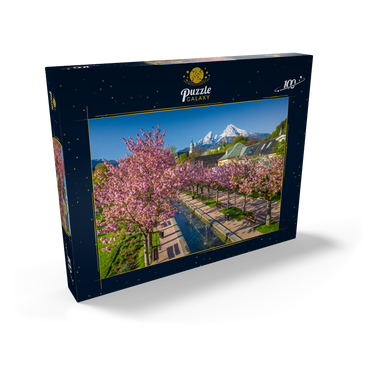 Darstellung des Puzzle Motivs Blühende Kirschbäume, Kirschblüte im Kurgarten von Berchtesgaden mit dem Watzmann 100 Puzzle Schachtel Ansicht2