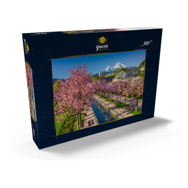 Darstellung des Puzzle Motivs Blühende Kirschbäume, Kirschblüte im Kurgarten von Berchtesgaden mit dem Watzmann 500 Puzzle Schachtel Ansicht2